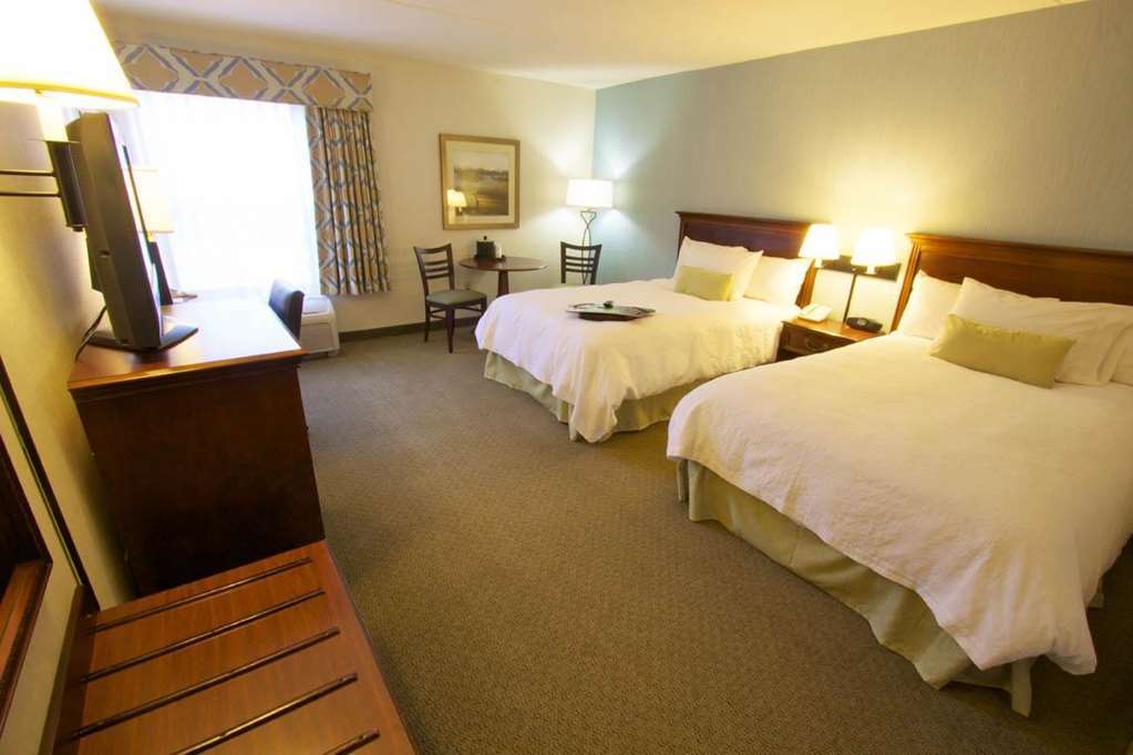 Hampton Inn Clarks Summit Номер фото